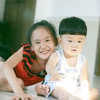 泰国试管可以选择婴儿性别吗_供卵试管成功率高吗?_中外混血生出蓝色眼睛的宝